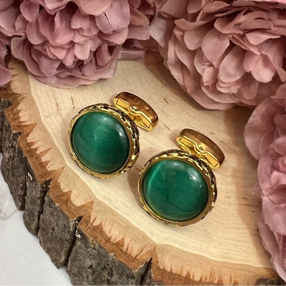 Elegant Round Emerald Green Chrysoprase Gold Cufflinks - Picture 5 of 16